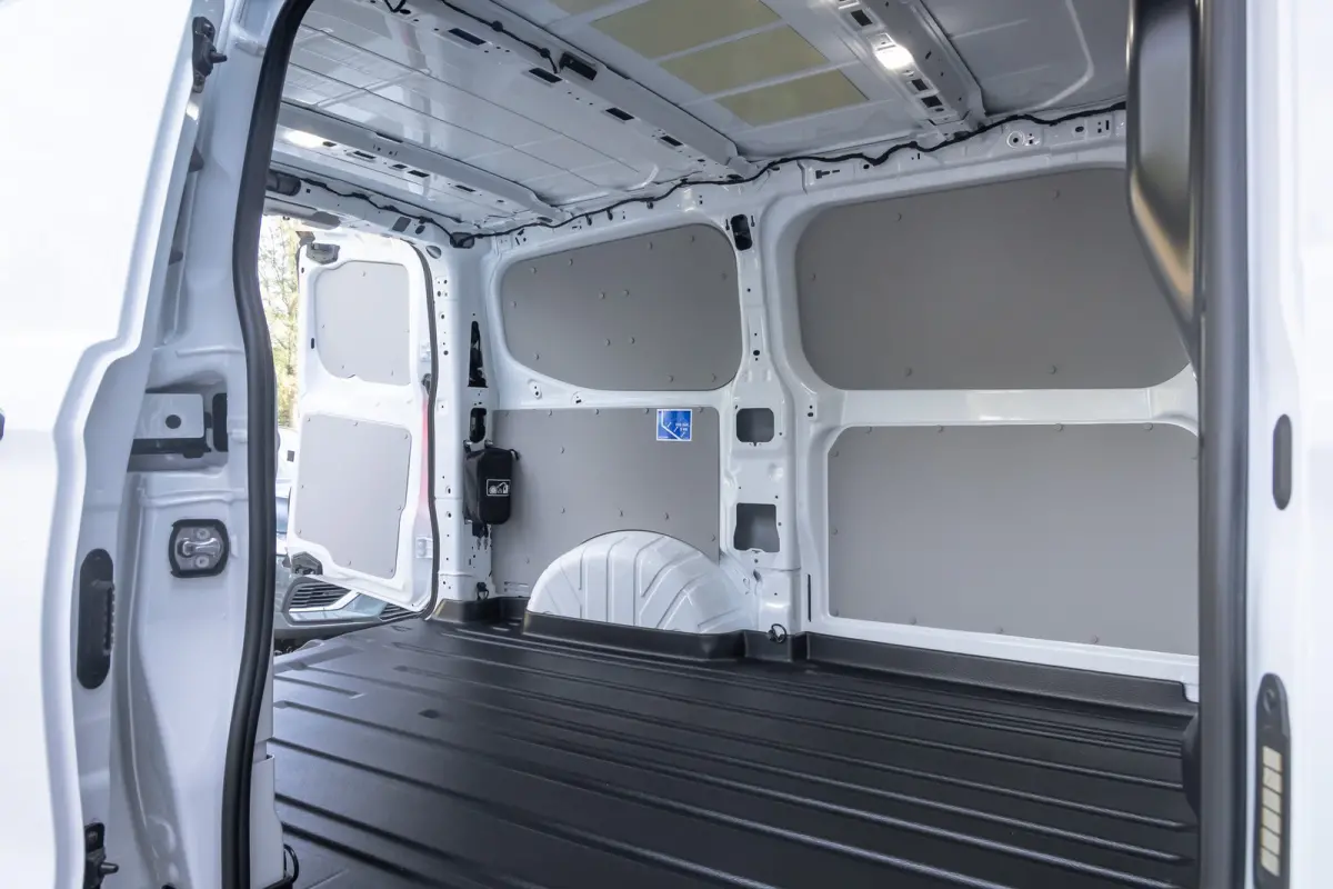 320 L1H1 Trend 71kWh 71kWH | Grotere Accu | Carplay | 2300kg trekgewicht |