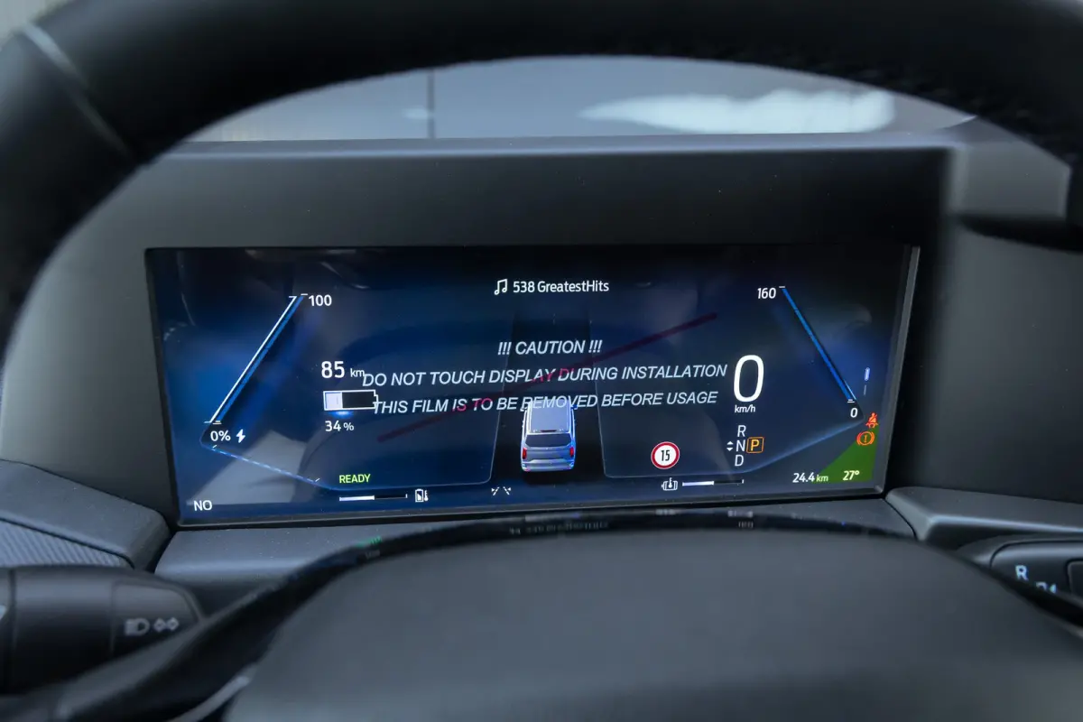 320 L1H1 Trend 71kWh 71kWH | Grotere Accu | Carplay | 2300kg trekgewicht |