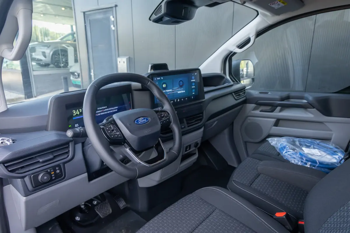 320 L1H1 Trend 71kWh 71kWH | Grotere Accu | Carplay | 2300kg trekgewicht |