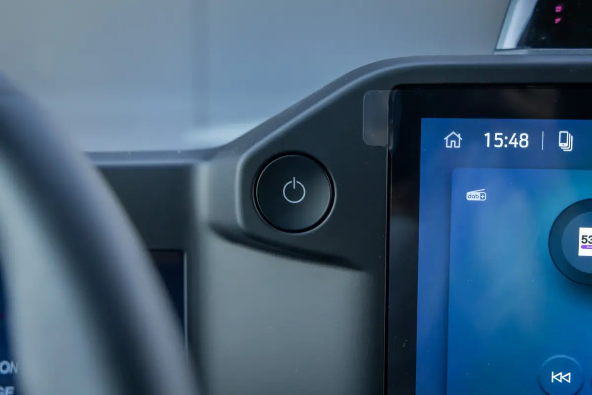 320 L1H1 Trend 71kWh 71kWH | Grotere Accu | Carplay | 2300kg trekgewicht |