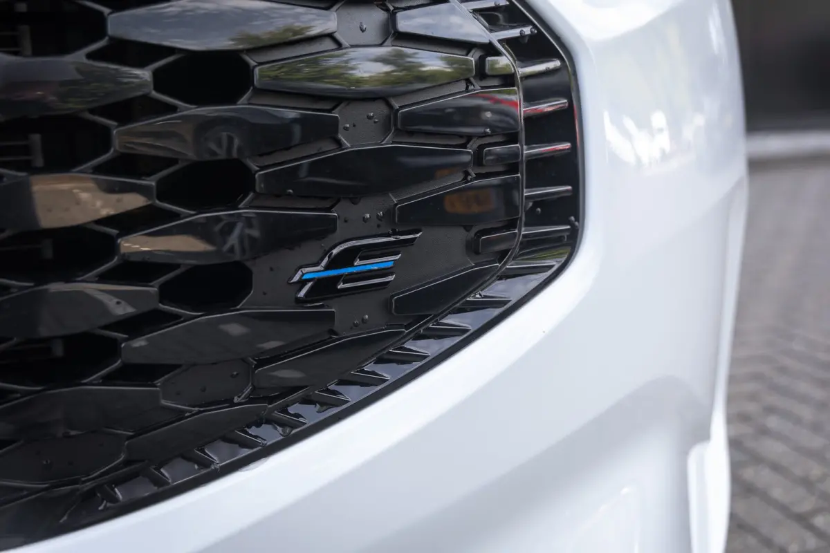 320 L1H1 Trend 71kWh 71kWH | Grotere Accu | Carplay | 2300kg trekgewicht |