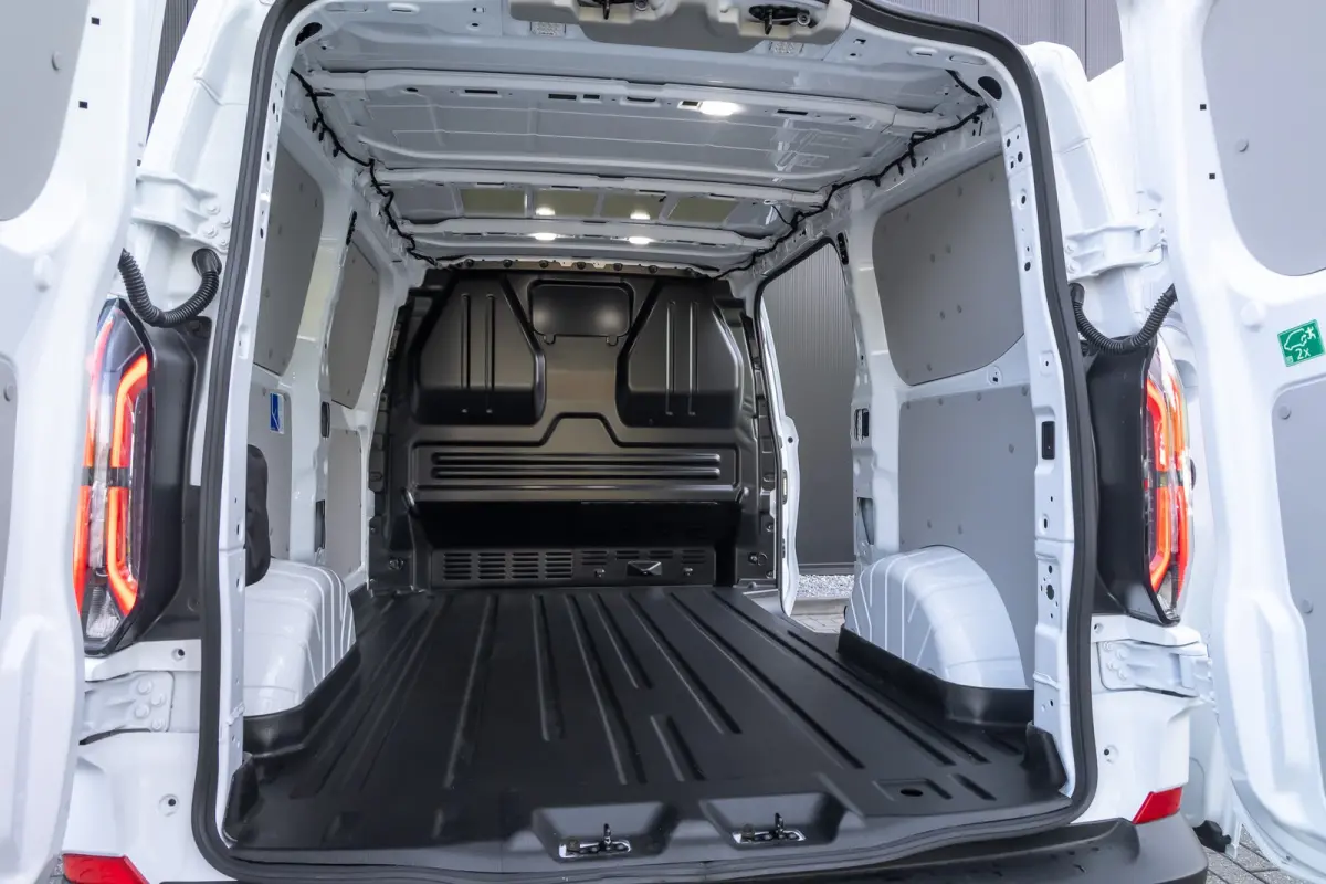 320 L1H1 Trend 71kWh 71kWH | Grotere Accu | Carplay | 2300kg trekgewicht |