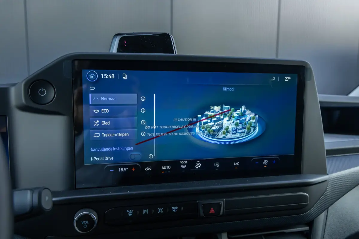 320 L1H1 Trend 71kWh 71kWH | Grotere Accu | Carplay | 2300kg trekgewicht |