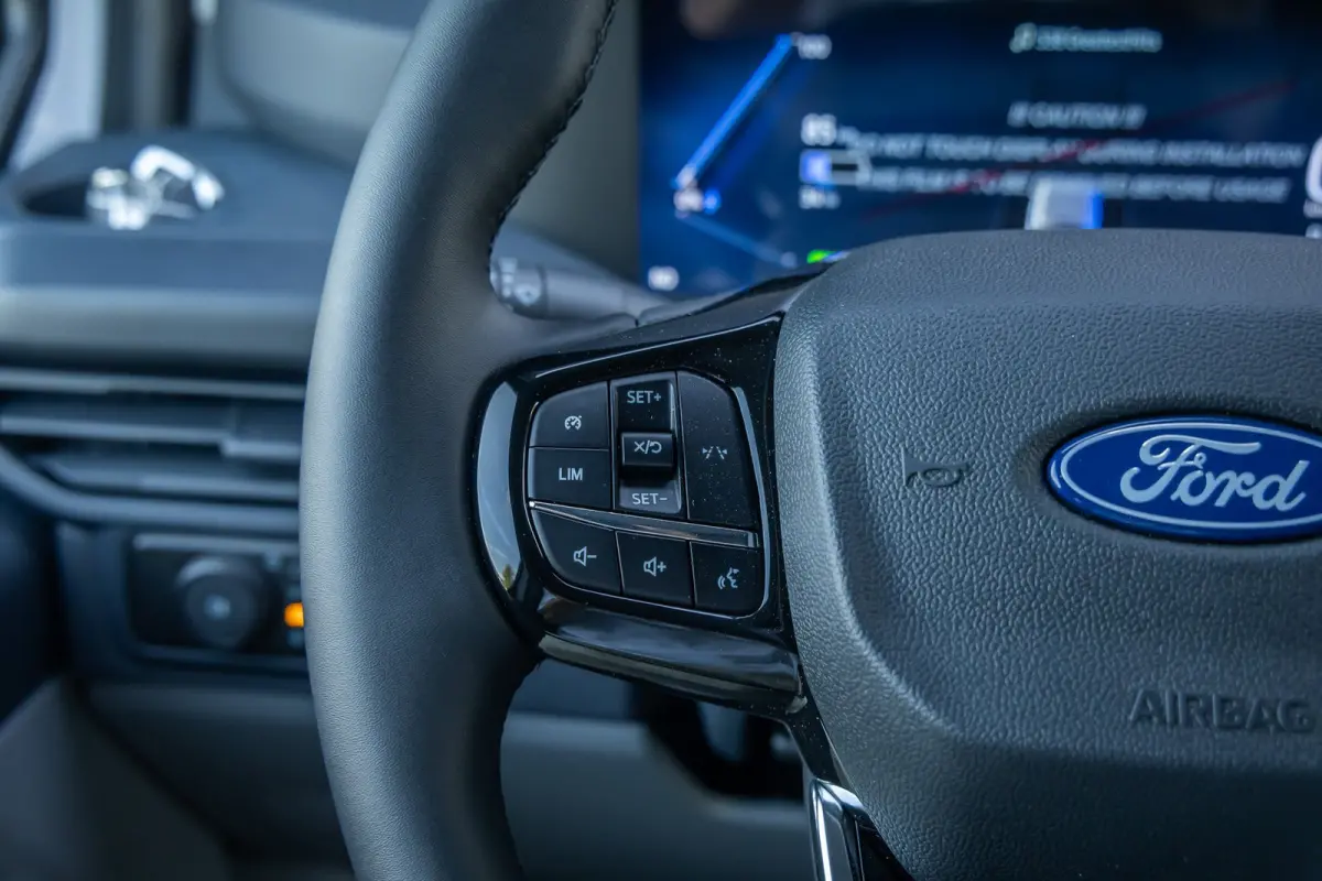 320 L1H1 Trend 71kWh 71kWH | Grotere Accu | Carplay | 2300kg trekgewicht |