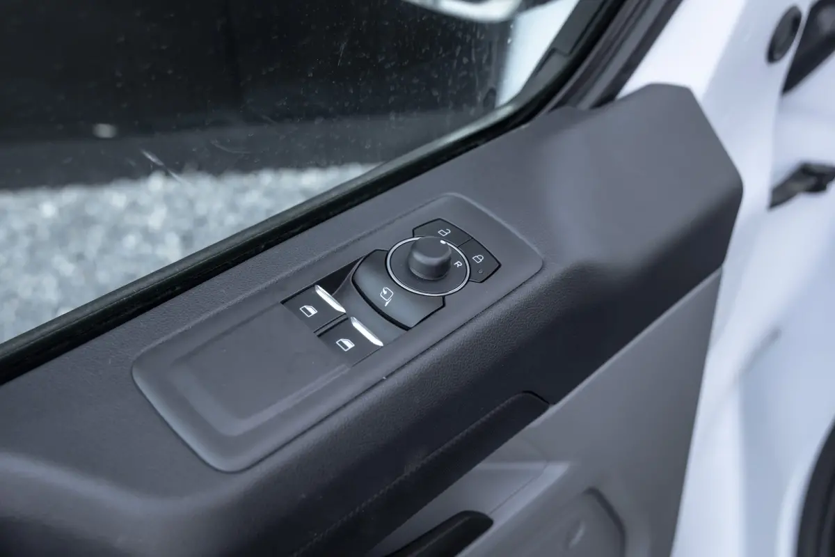 320 L1H1 Trend 71kWh 71kWH | Grotere Accu | Carplay | 2300kg trekgewicht |