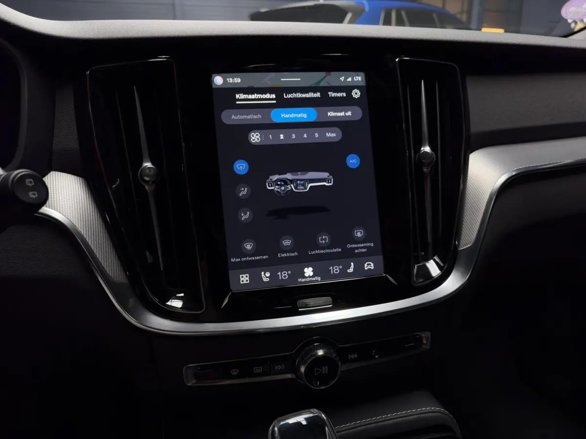 2.0 T6 AWD Plus Dark |TREKH.|PANO|PILOT|360°|H&K