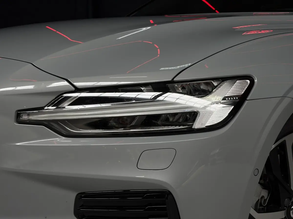 2.0 T6 AWD Plus Dark |TREKH.|PANO|PILOT|360°|H&K
