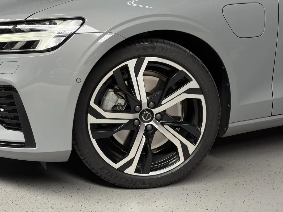 2.0 T6 AWD Plus Dark |TREKH.|PANO|PILOT|360°|H&K
