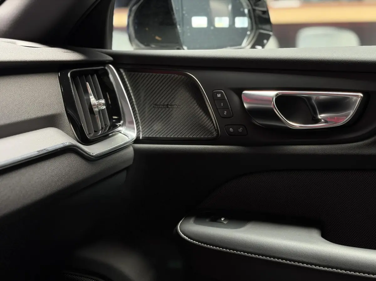 2.0 T6 AWD Plus Dark |TREKH.|PANO|PILOT|360°|H&K