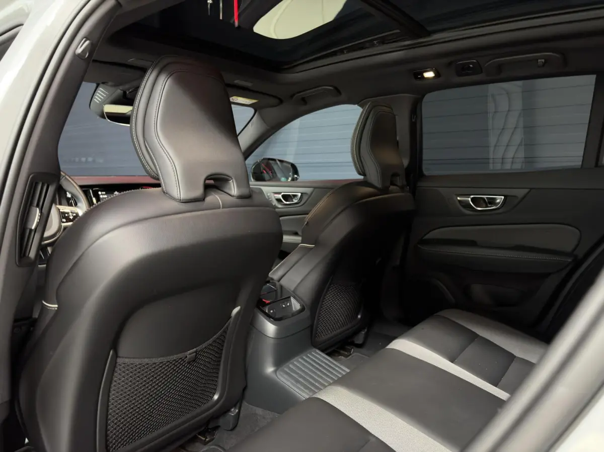 2.0 T6 AWD Plus Dark |TREKH.|PANO|PILOT|360°|H&K