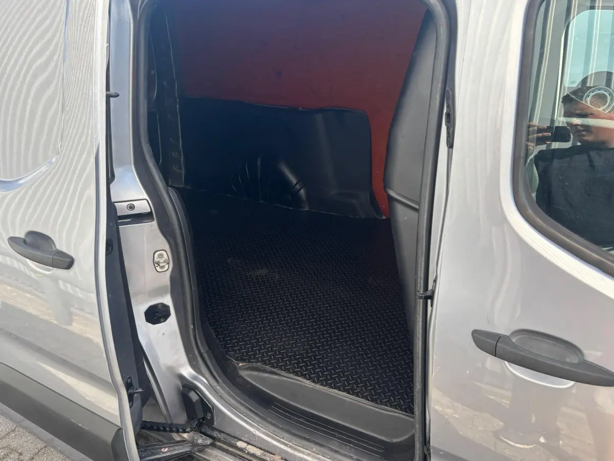 1.5D L2H1*NAVI*A/C*CRUISE*HAAK*CARPLAY*PDC*SIDEBAR