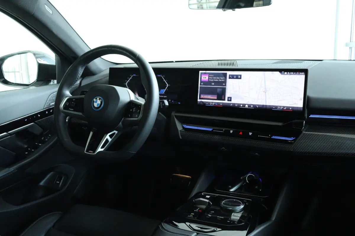 530e M-Sport Pro | SoH 96% | Adapt. Cruise | Carbon | Harman & Kardon | Pano | Trekhaak | Stoelventilatie | Memory | Camera | Carplay | Navi | LED | 20 Inch