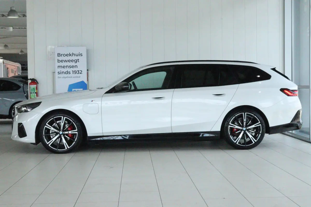 530e M-Sport Pro | SoH 96% | Adapt. Cruise | Carbon | Harman & Kardon | Pano | Trekhaak | Stoelventilatie | Memory | Camera | Carplay | Navi | LED | 20 Inch