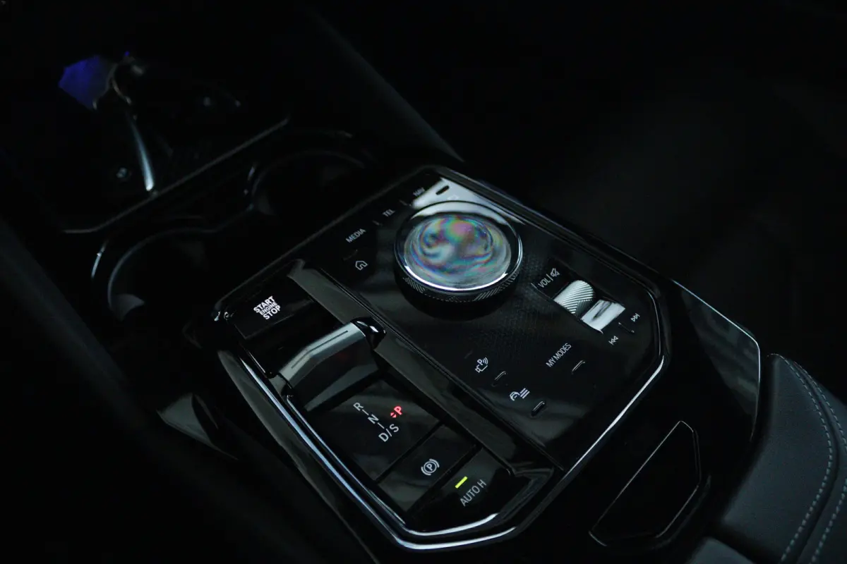 530e M-Sport Pro | SoH 96% | Adapt. Cruise | Carbon | Harman & Kardon | Pano | Trekhaak | Stoelventilatie | Memory | Camera | Carplay | Navi | LED | 20 Inch