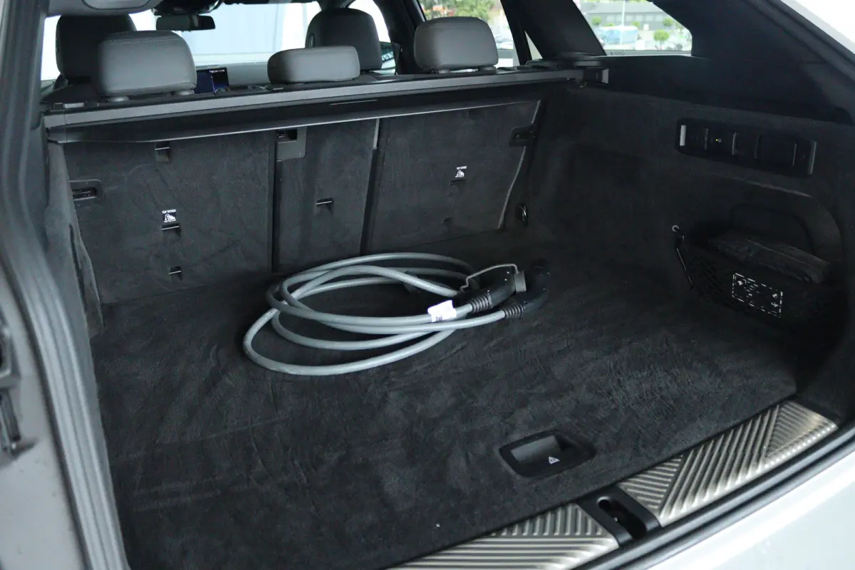 530e M-Sport Pro | SoH 96% | Adapt. Cruise | Carbon | Harman & Kardon | Pano | Trekhaak | Stoelventilatie | Memory | Camera | Carplay | Navi | LED | 20 Inch
