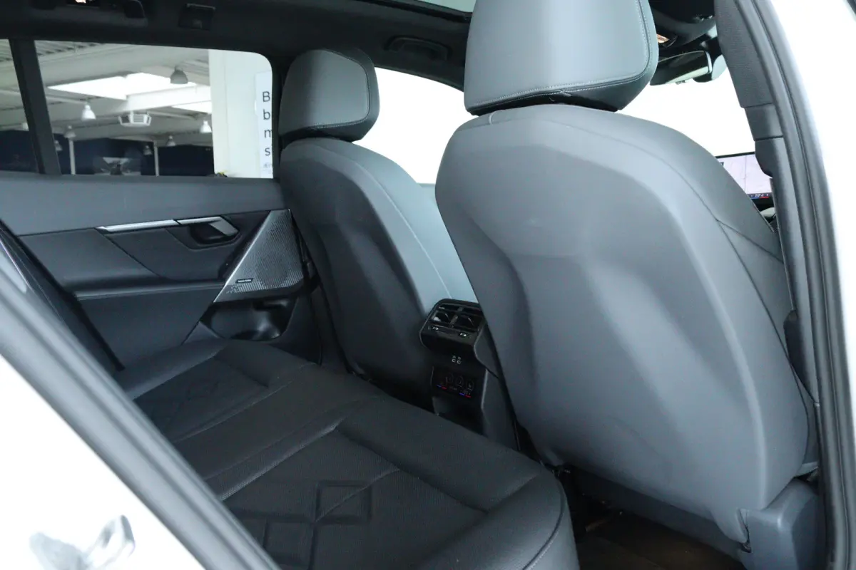 530e M-Sport Pro | SoH 96% | Adapt. Cruise | Carbon | Harman & Kardon | Pano | Trekhaak | Stoelventilatie | Memory | Camera | Carplay | Navi | LED | 20 Inch