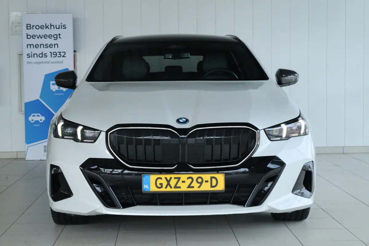 530e M-Sport Pro | SoH 96% | Adapt. Cruise | Carbon | Harman & Kardon | Pano | Trekhaak | Stoelventilatie | Memory | Camera | Carplay | Navi | LED | 20 Inch