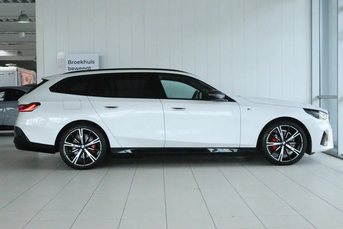 530e M-Sport Pro | SoH 96% | Adapt. Cruise | Carbon | Harman & Kardon | Pano | Trekhaak | Stoelventilatie | Memory | Camera | Carplay | Navi | LED | 20 Inch