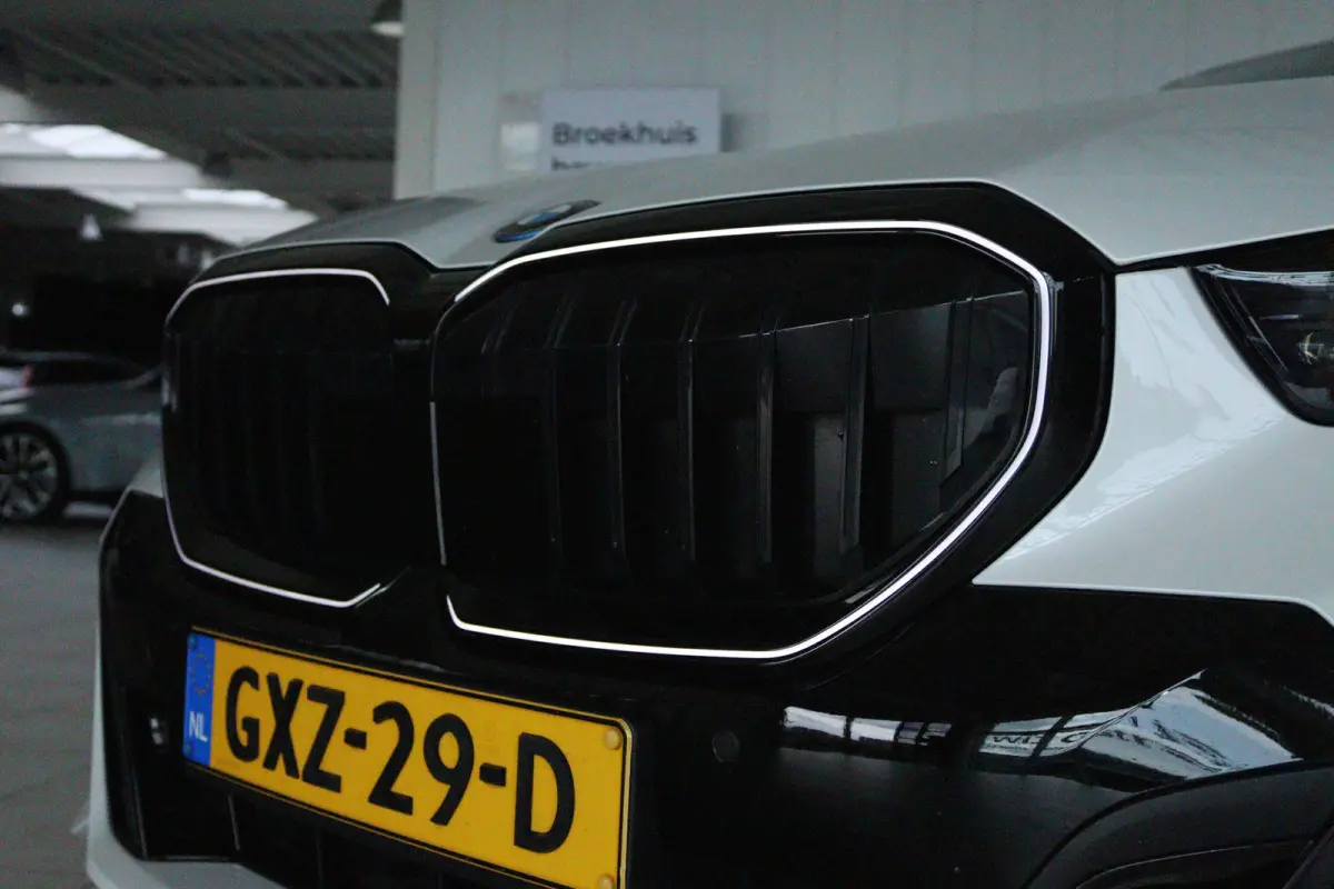 530e M-Sport Pro | SoH 96% | Adapt. Cruise | Carbon | Harman & Kardon | Pano | Trekhaak | Stoelventilatie | Memory | Camera | Carplay | Navi | LED | 20 Inch