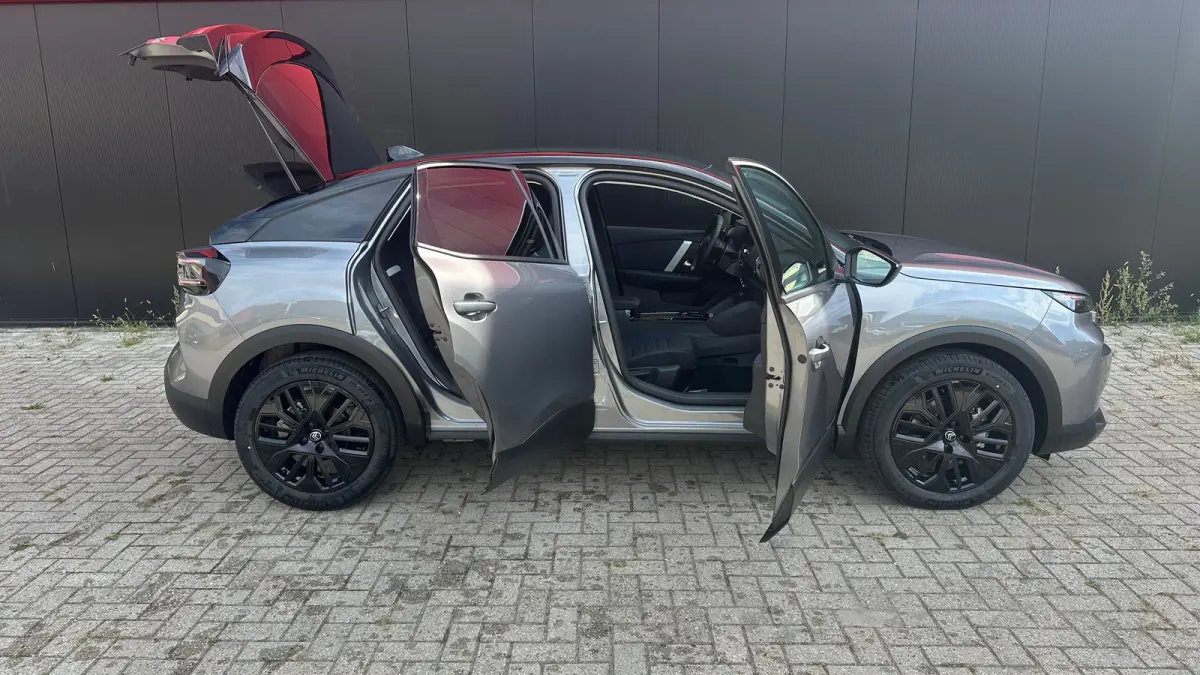 Collection | Achteruitrijcamera met Top Rear Vision (180° weergave van ruimte achter de auto) | Automatische airconditioning met actief carbonfilter | Elektrisch verstel- en verwarmbare bui