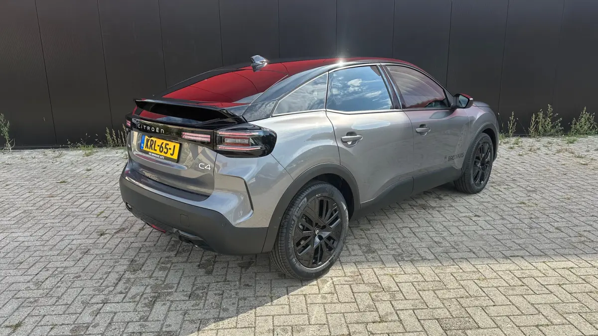 Collection | Achteruitrijcamera met Top Rear Vision (180° weergave van ruimte achter de auto) | Automatische airconditioning met actief carbonfilter | Elektrisch verstel- en verwarmbare bui