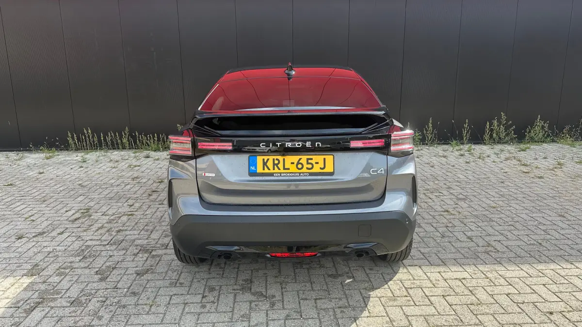 Collection | Achteruitrijcamera met Top Rear Vision (180° weergave van ruimte achter de auto) | Automatische airconditioning met actief carbonfilter | Elektrisch verstel- en verwarmbare bui
