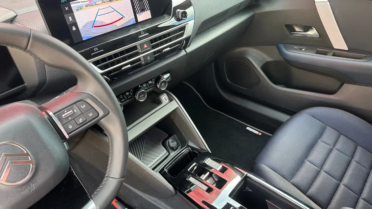 Collection | Achteruitrijcamera met Top Rear Vision (180° weergave van ruimte achter de auto) | Automatische airconditioning met actief carbonfilter | Elektrisch verstel- en verwarmbare bui