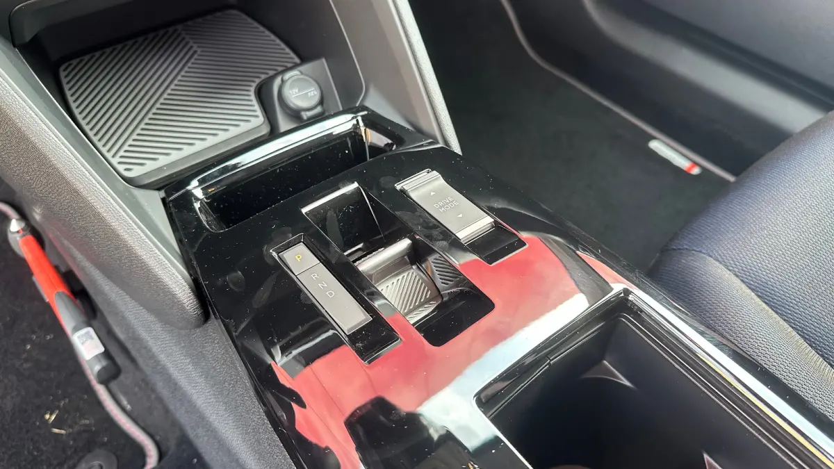 Collection | Achteruitrijcamera met Top Rear Vision (180° weergave van ruimte achter de auto) | Automatische airconditioning met actief carbonfilter | Elektrisch verstel- en verwarmbare bui