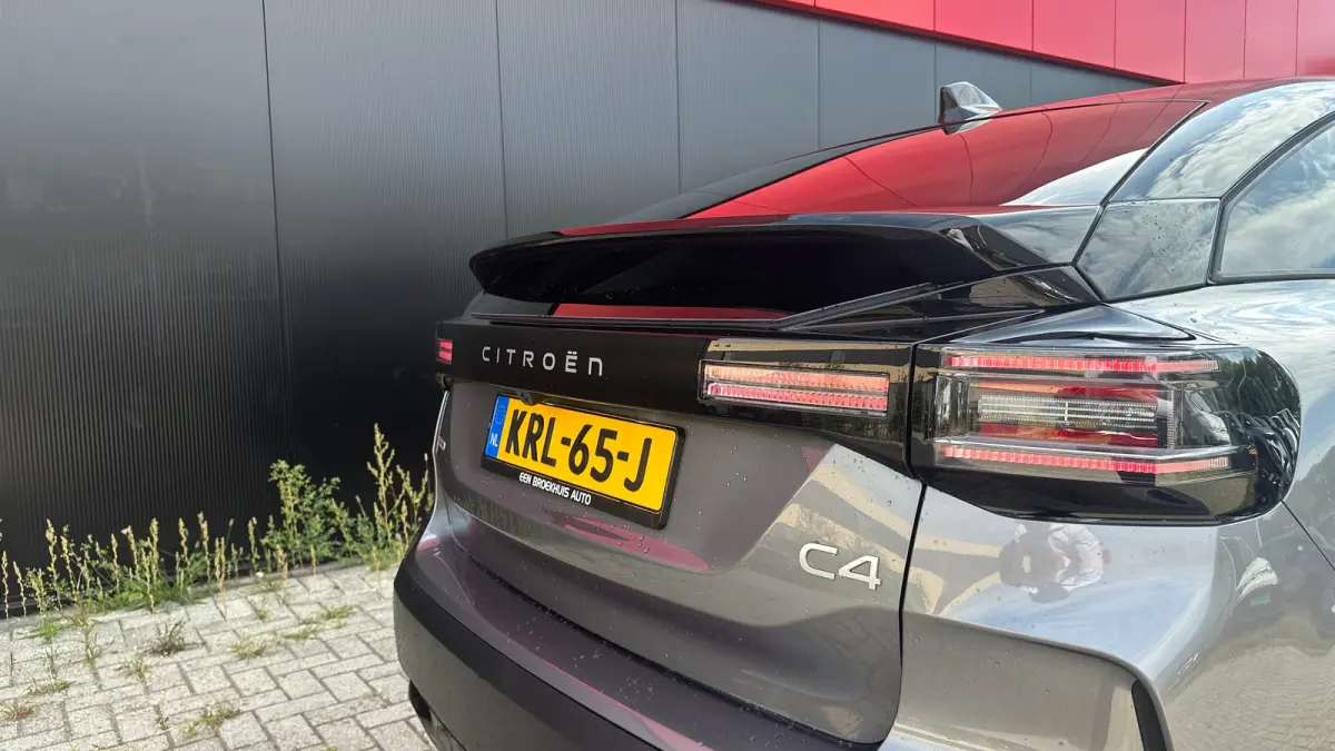 Collection | Achteruitrijcamera met Top Rear Vision (180° weergave van ruimte achter de auto) | Automatische airconditioning met actief carbonfilter | Elektrisch verstel- en verwarmbare bui