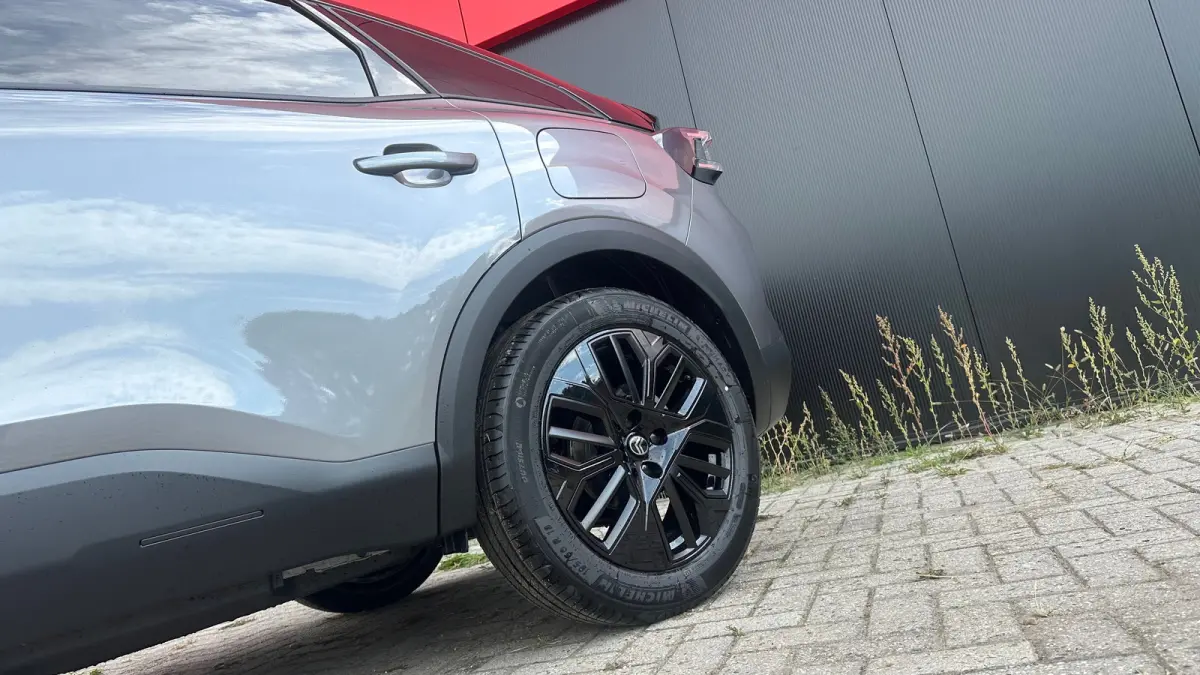 Collection | Achteruitrijcamera met Top Rear Vision (180° weergave van ruimte achter de auto) | Automatische airconditioning met actief carbonfilter | Elektrisch verstel- en verwarmbare bui