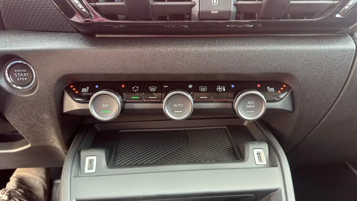 Collection | Achteruitrijcamera met Top Rear Vision (180° weergave van ruimte achter de auto) | Automatische airconditioning met actief carbonfilter | Elektrisch verstel- en verwarmbare bui