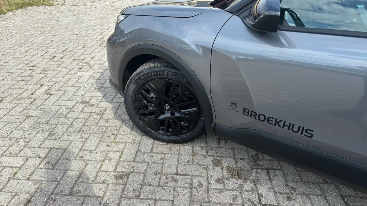 Collection | Achteruitrijcamera met Top Rear Vision (180° weergave van ruimte achter de auto) | Automatische airconditioning met actief carbonfilter | Elektrisch verstel- en verwarmbare bui