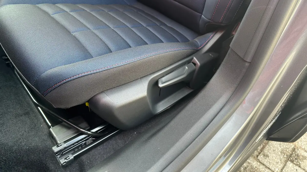 Collection | Achteruitrijcamera met Top Rear Vision (180° weergave van ruimte achter de auto) | Automatische airconditioning met actief carbonfilter | Elektrisch verstel- en verwarmbare bui