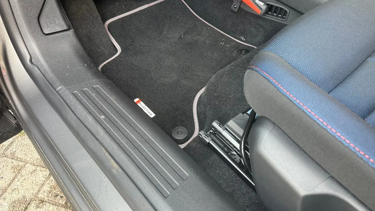 Collection | Achteruitrijcamera met Top Rear Vision (180° weergave van ruimte achter de auto) | Automatische airconditioning met actief carbonfilter | Elektrisch verstel- en verwarmbare bui