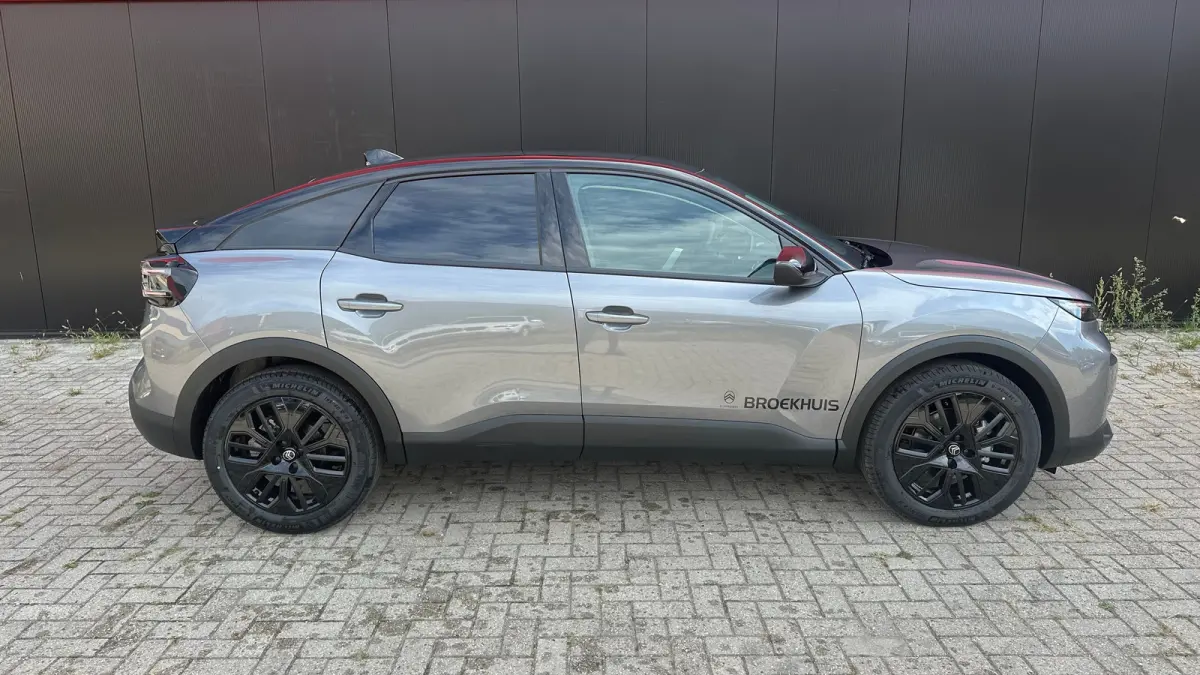 Collection | Achteruitrijcamera met Top Rear Vision (180° weergave van ruimte achter de auto) | Automatische airconditioning met actief carbonfilter | Elektrisch verstel- en verwarmbare bui
