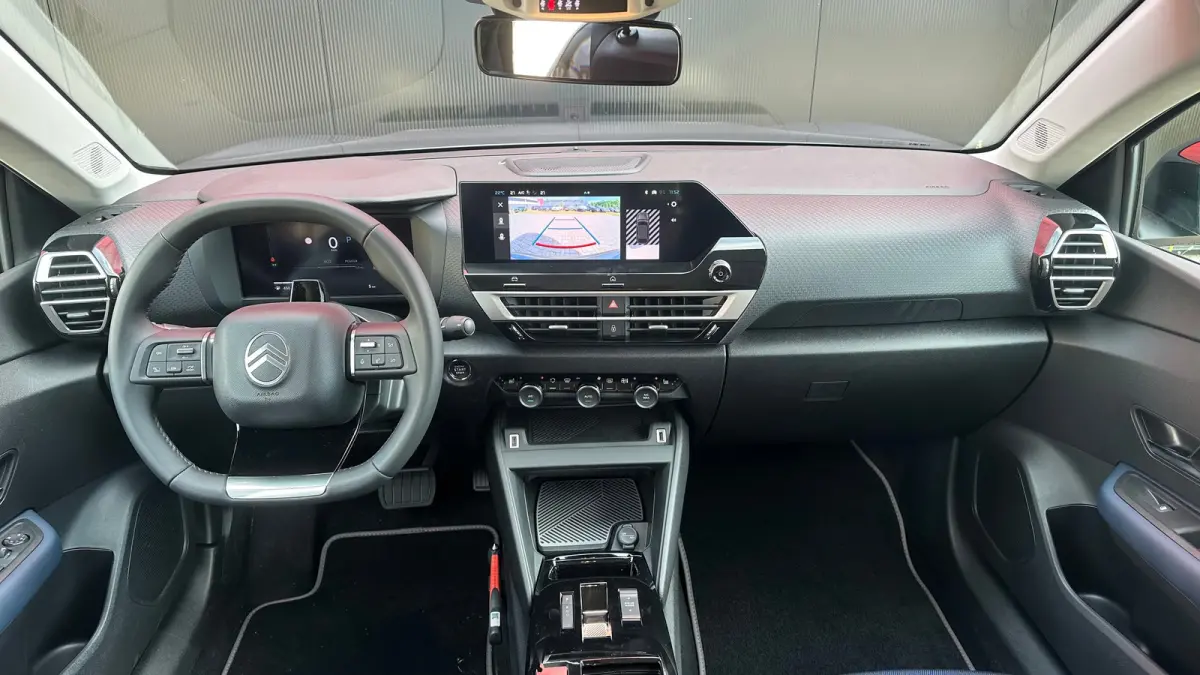 Collection | Achteruitrijcamera met Top Rear Vision (180° weergave van ruimte achter de auto) | Automatische airconditioning met actief carbonfilter | Elektrisch verstel- en verwarmbare bui