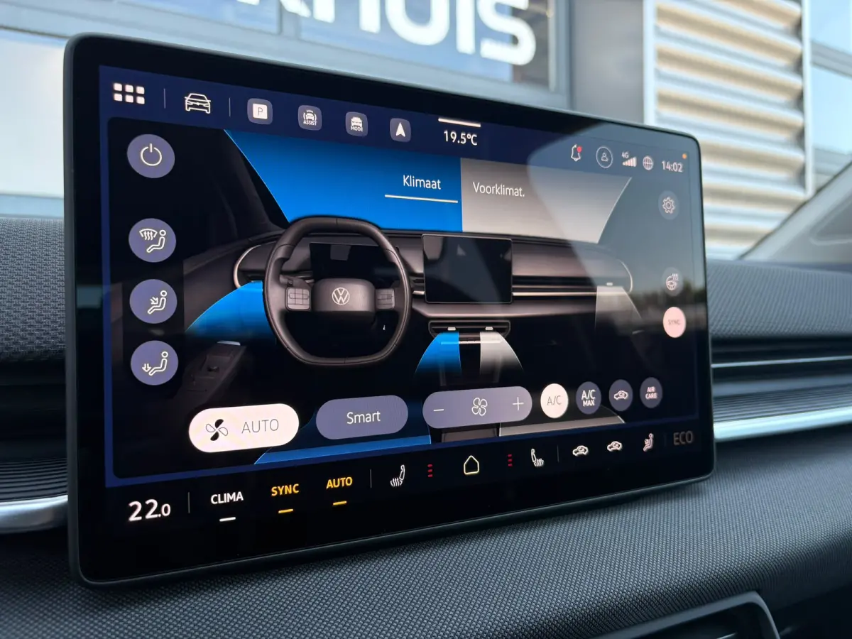 Life First Edition | Airconditioning automatisch, 2-zone (Climatronic) | Automatische afstandsregeling (Adaptive Cruise Control) | Koplampverlichting LED