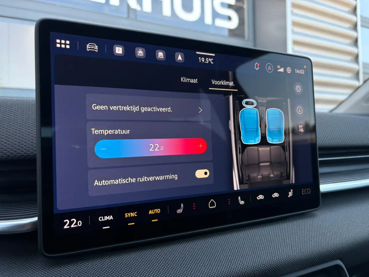 Life First Edition | Airconditioning automatisch, 2-zone (Climatronic) | Automatische afstandsregeling (Adaptive Cruise Control) | Koplampverlichting LED