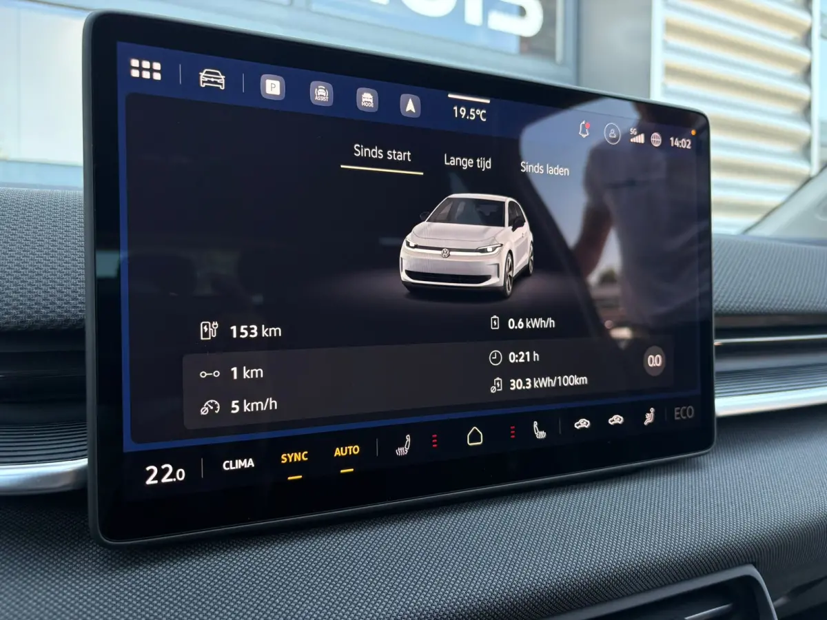 Life First Edition | Airconditioning automatisch, 2-zone (Climatronic) | Automatische afstandsregeling (Adaptive Cruise Control) | Koplampverlichting LED