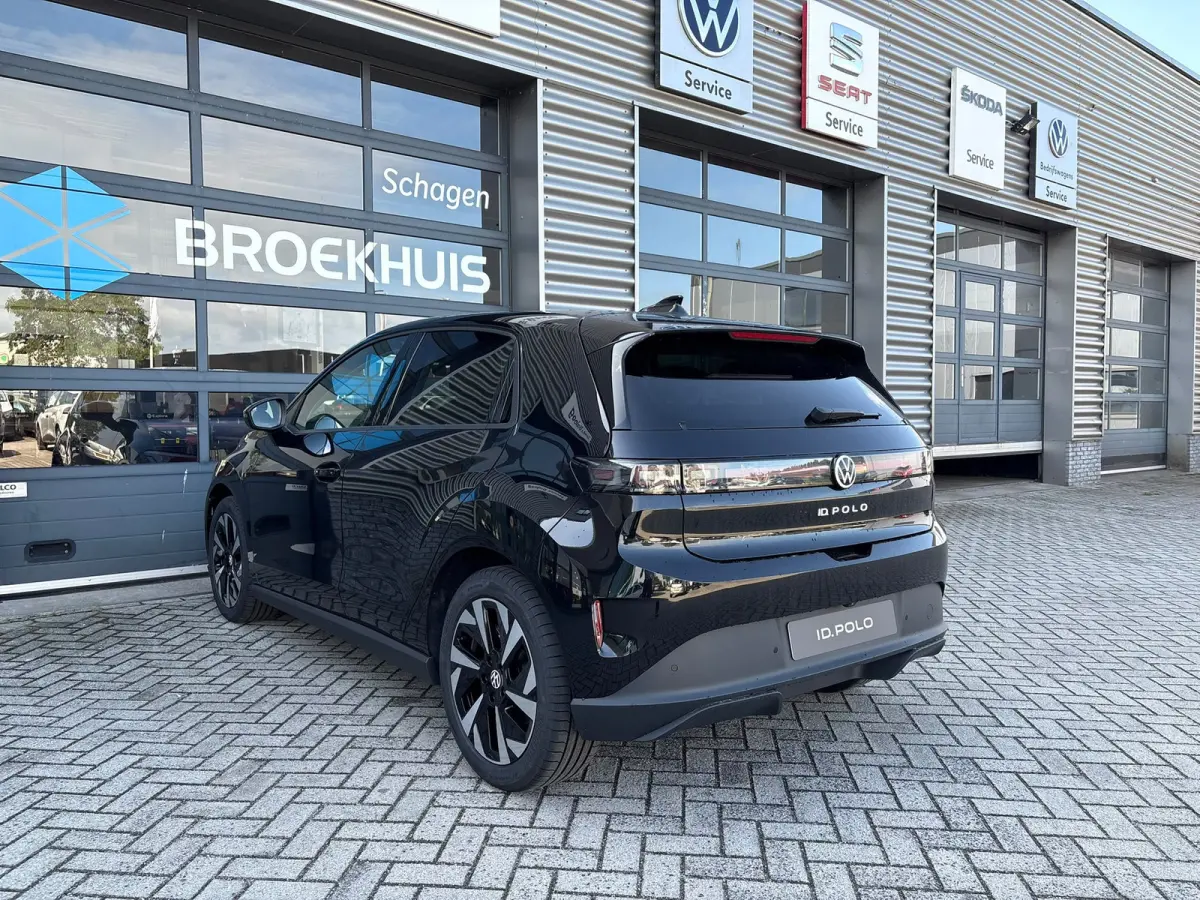 Life First Edition | Airconditioning automatisch, 2-zone (Climatronic) | Automatische afstandsregeling (Adaptive Cruise Control) | Koplampverlichting LED
