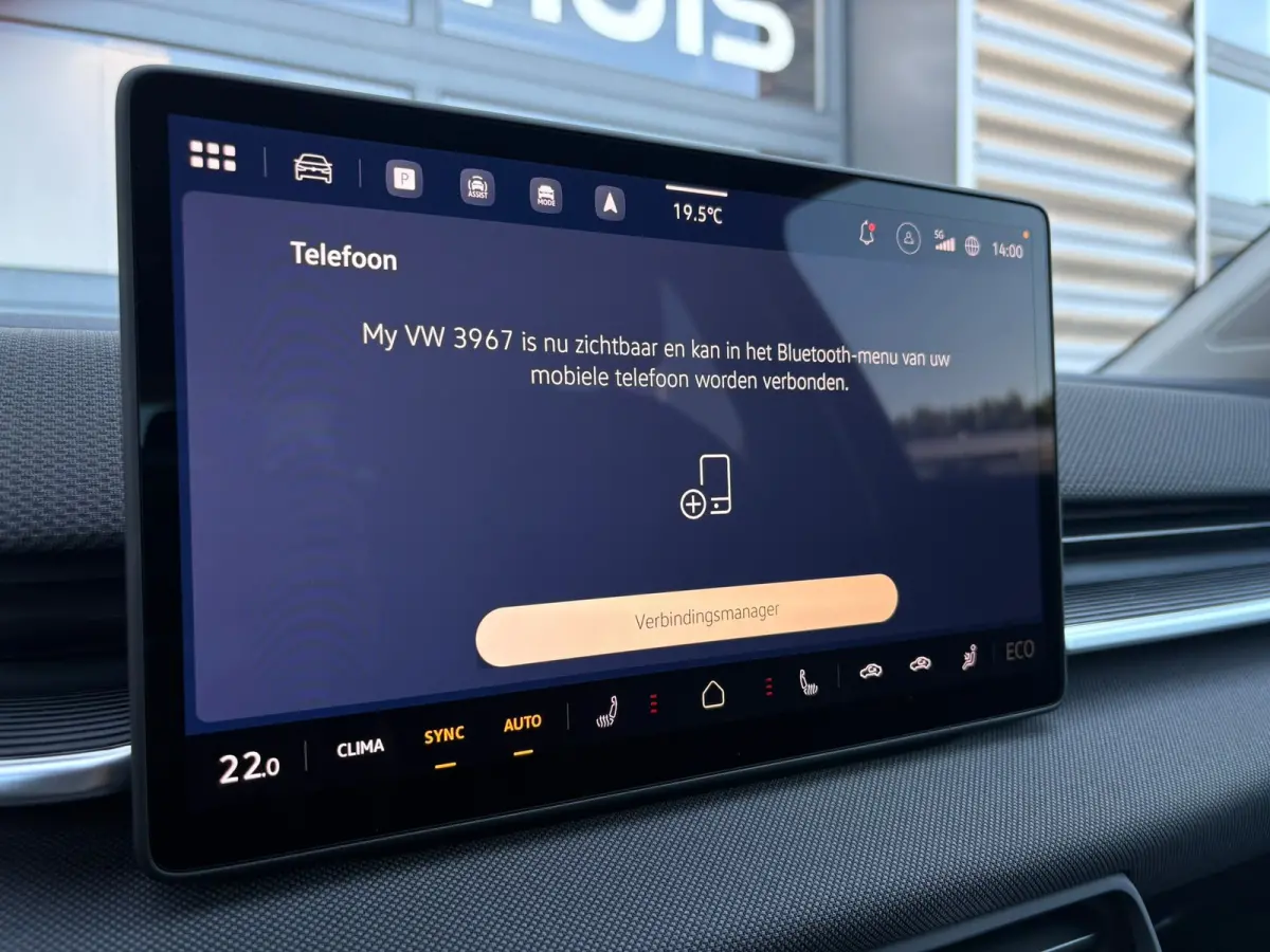 Life First Edition | Airconditioning automatisch, 2-zone (Climatronic) | Automatische afstandsregeling (Adaptive Cruise Control) | Koplampverlichting LED