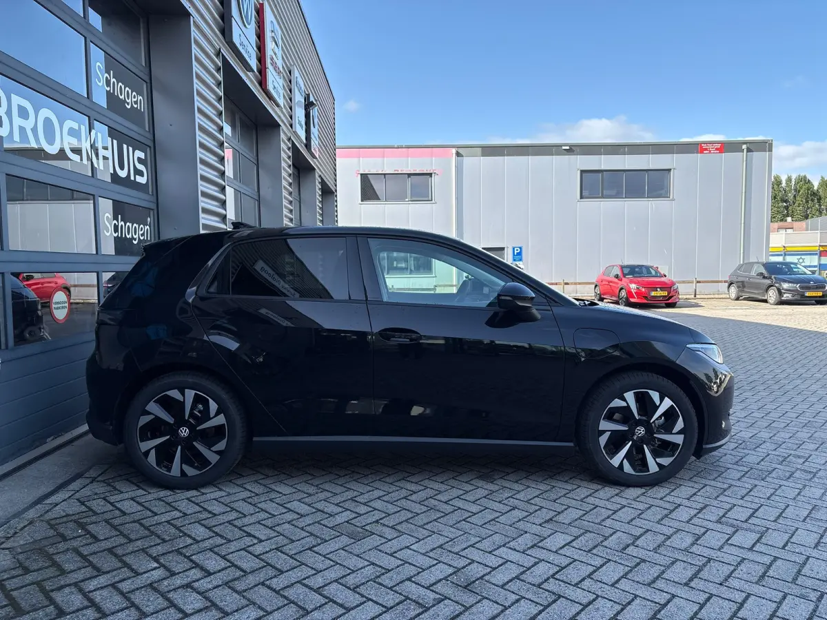 Life First Edition | Airconditioning automatisch, 2-zone (Climatronic) | Automatische afstandsregeling (Adaptive Cruise Control) | Koplampverlichting LED