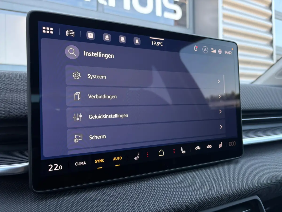 Life First Edition | Airconditioning automatisch, 2-zone (Climatronic) | Automatische afstandsregeling (Adaptive Cruise Control) | Koplampverlichting LED