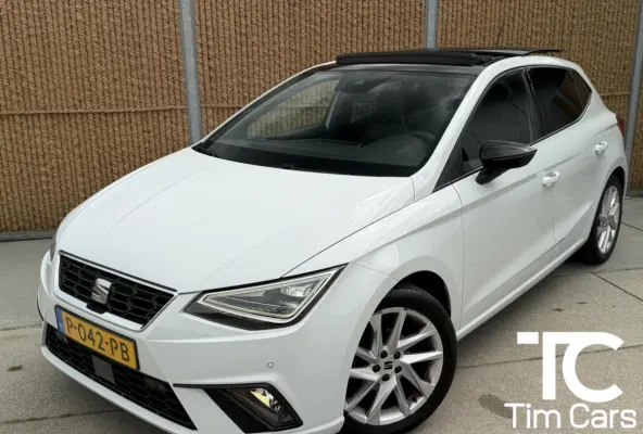 1.0 EcoTSI FR Plus Panoramadak | Stoelverwarming | LED verlichting | Climate control | Cruise control adaptief | Navigatiesysteem | Rijstrooksensor | Achteruitrijcamera
