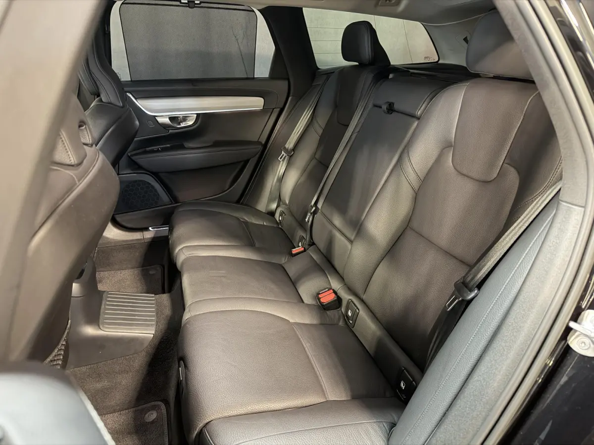 2.0 T6 PHEV AWD Plus Bright 19"/Leder + memory l + r/Stoel + stuurverwarming/Adaptieve cruise/Harman Kardon/Dodehoek/Elektrische klep/Keyless
