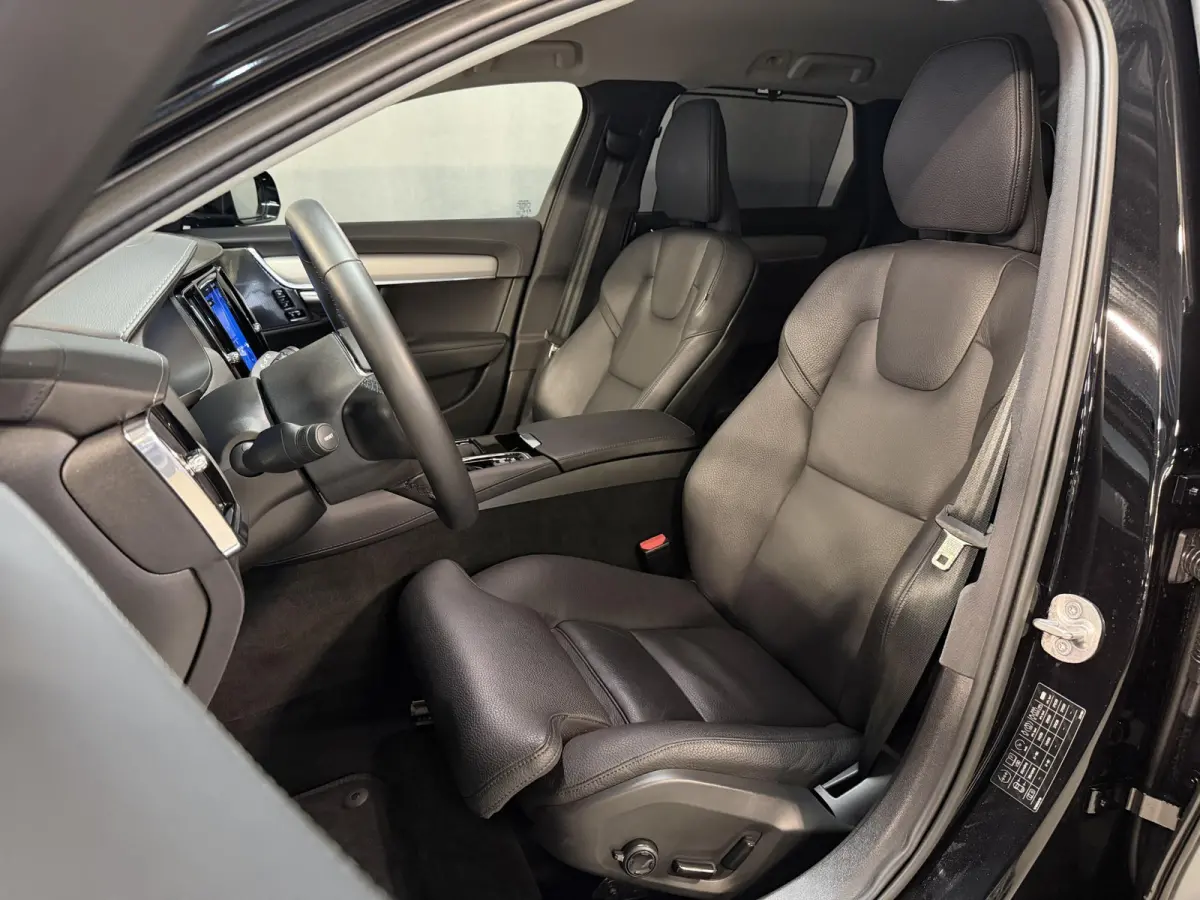 2.0 T6 PHEV AWD Plus Bright 19"/Leder + memory l + r/Stoel + stuurverwarming/Adaptieve cruise/Harman Kardon/Dodehoek/Elektrische klep/Keyless