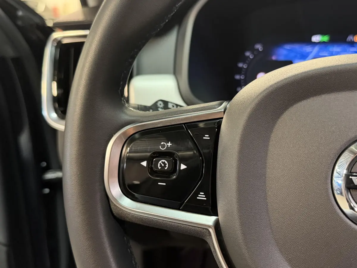2.0 T6 PHEV AWD Plus Bright 19"/Leder + memory l + r/Stoel + stuurverwarming/Adaptieve cruise/Harman Kardon/Dodehoek/Elektrische klep/Keyless