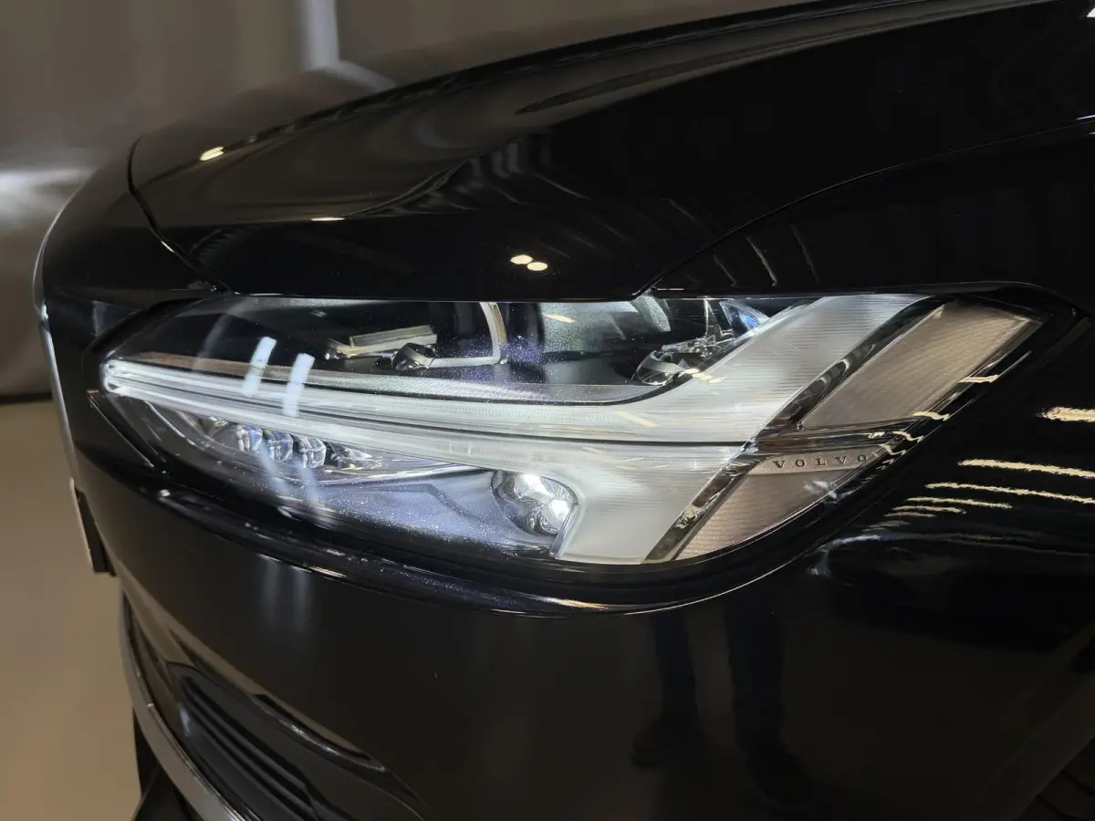 2.0 T6 PHEV AWD Plus Bright 19"/Leder + memory l + r/Stoel + stuurverwarming/Adaptieve cruise/Harman Kardon/Dodehoek/Elektrische klep/Keyless