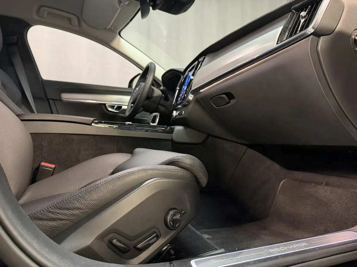 2.0 T6 PHEV AWD Plus Bright 19"/Leder + memory l + r/Stoel + stuurverwarming/Adaptieve cruise/Harman Kardon/Dodehoek/Elektrische klep/Keyless