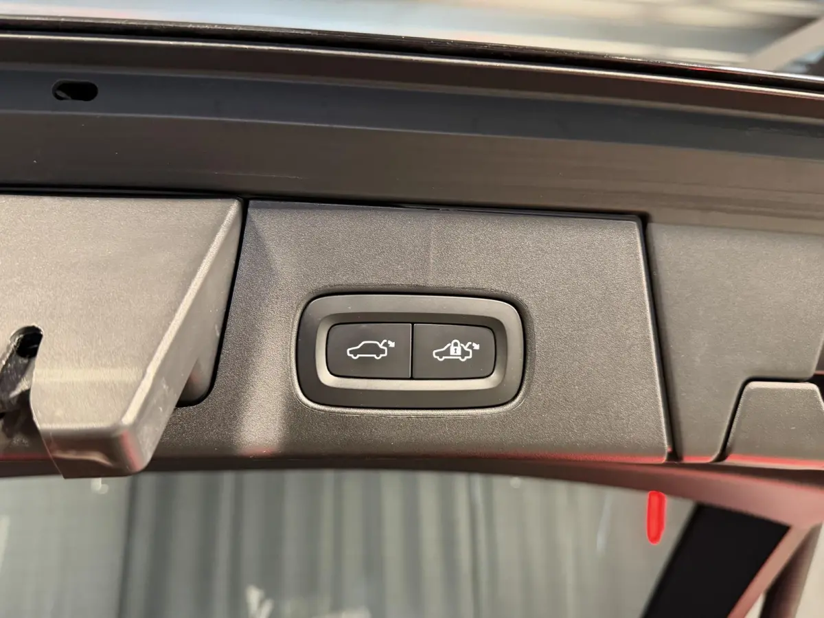 2.0 T6 PHEV AWD Plus Bright 19"/Leder + memory l + r/Stoel + stuurverwarming/Adaptieve cruise/Harman Kardon/Dodehoek/Elektrische klep/Keyless